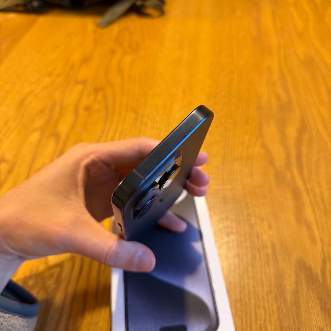 【極美品】Apple iPhone 15 Pro ブルーチタニウム 本体