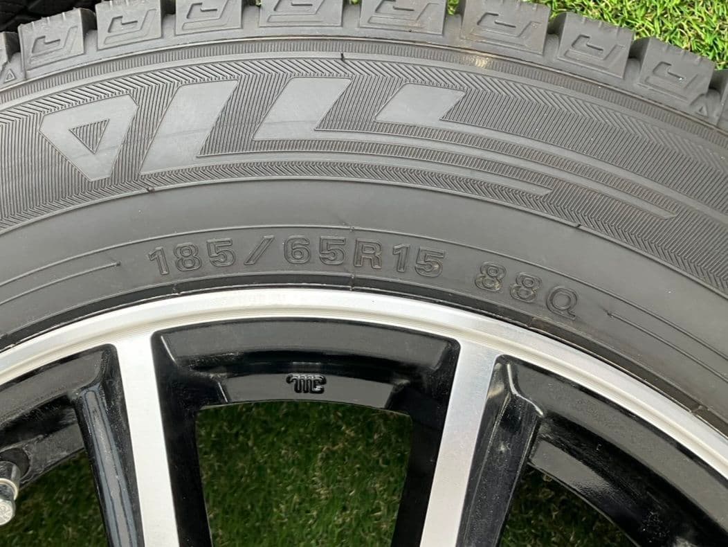 送料込⭐ダンロップ ウィンターマックス03 185/65R15 4本 ナット付