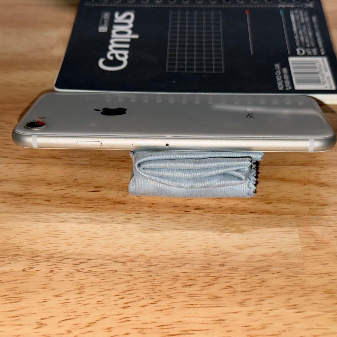 iPhone 8 64GB シルバー SIMフリー (本体のみ)