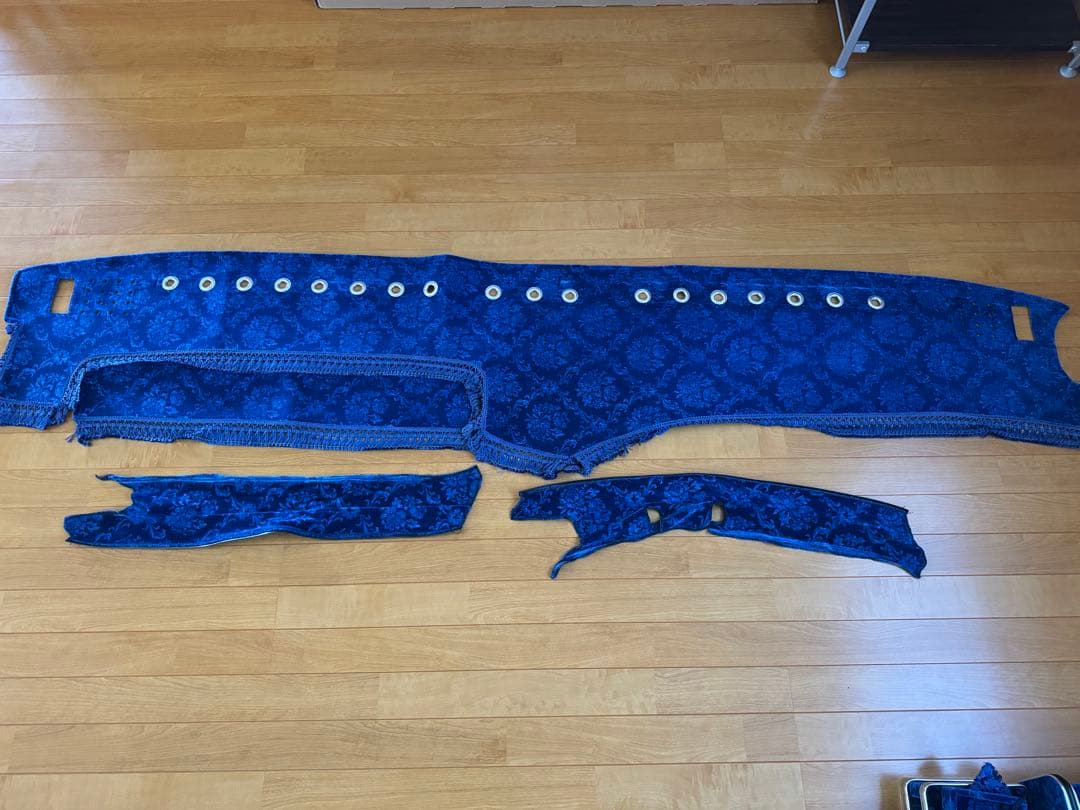 いすゞギガ　ダッシュマットとピラーカバーセット