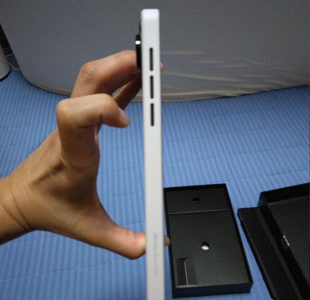 高性能ゲーミングタブレット！Lenovo Legion Y700 Gen4！白色