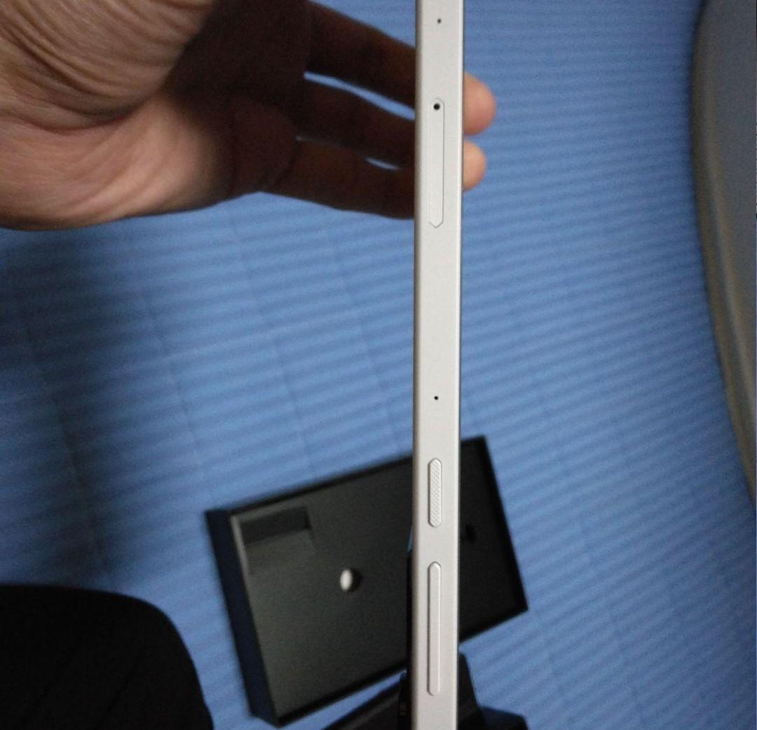 高性能ゲーミングタブレット！Lenovo Legion Y700 Gen4！白色