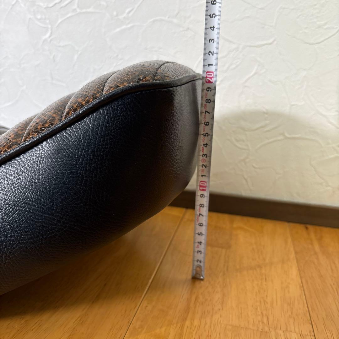 【美品】ゼファー1100 タックロールシート チョビ三段シート 蛇柄