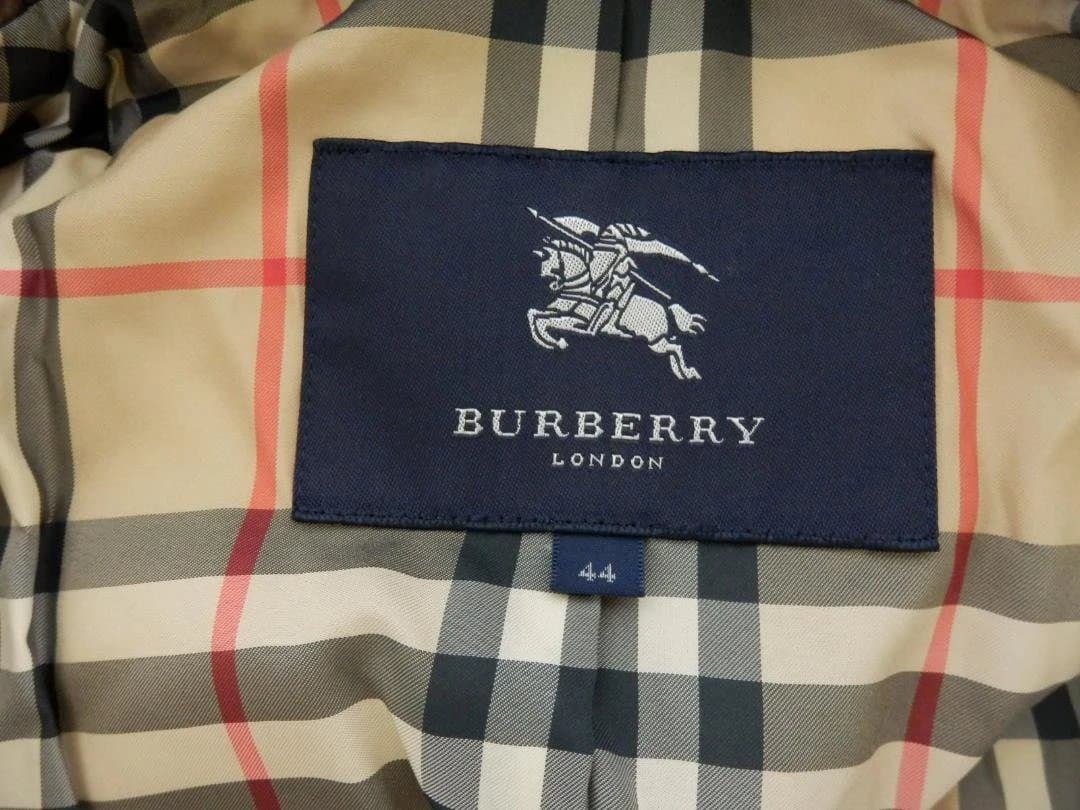 M1564 バーバリーロンドン ダウンジャケット ノバチェック フォックスファー