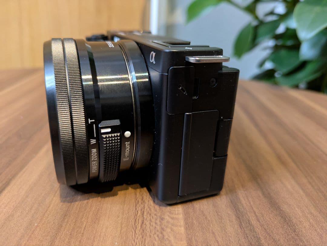 【極美品】SONY ZV-E10 一眼レフカメラ 4K【シャッター回数2回】