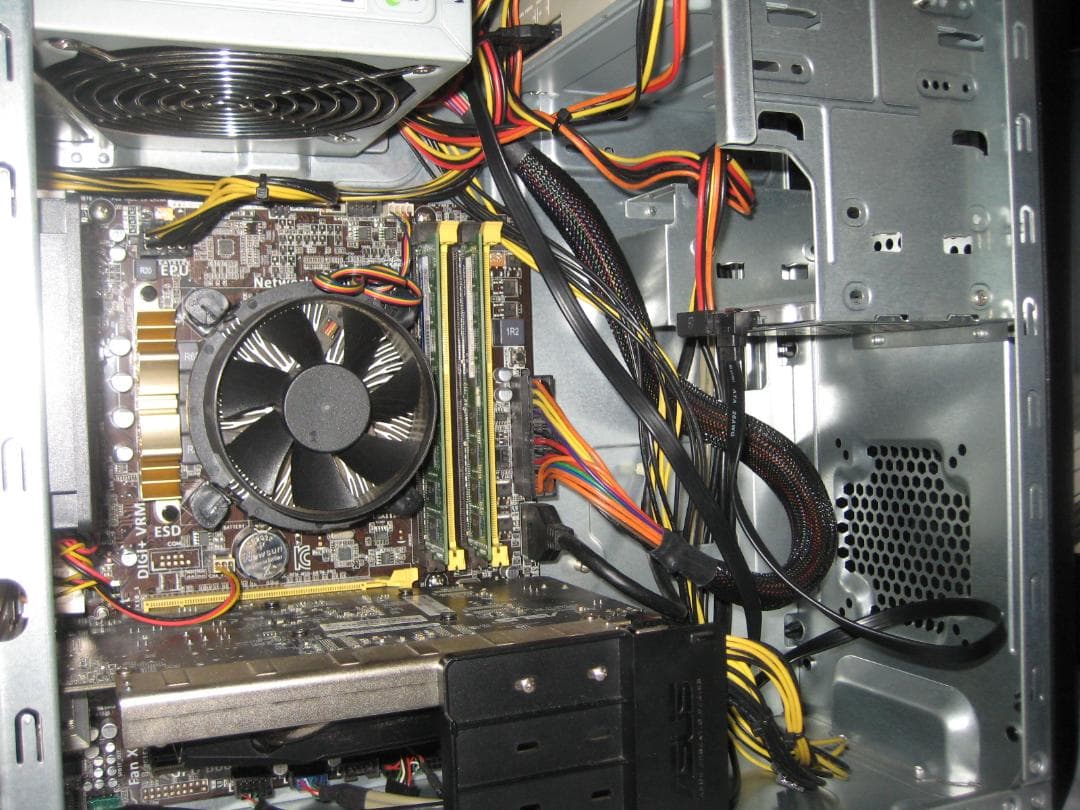 中古　デスクトップパソコン　ASUS　i7-4770　GTX650