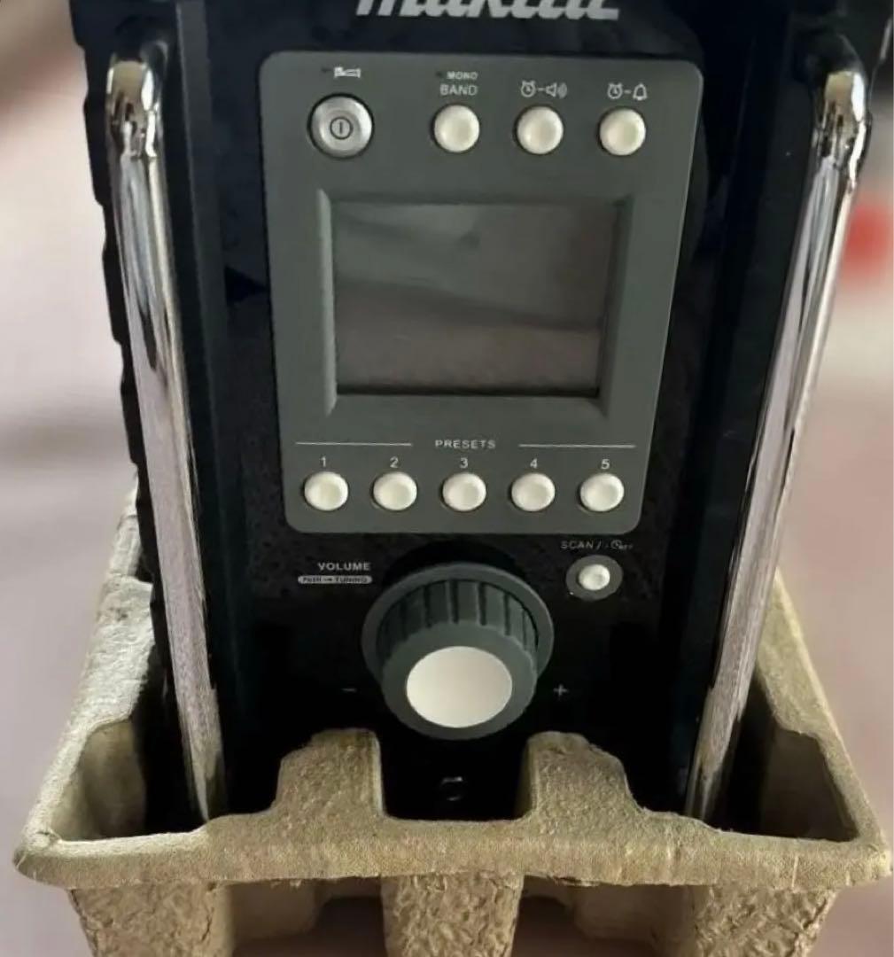 【新品箱入り】マキタ Makita 充電式ラジオ MR100 W 現場ラジオ　白