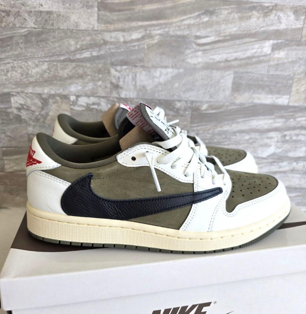 Travis Scott オリーブ