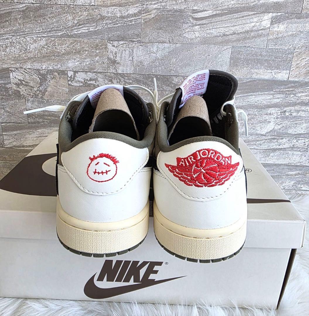 Travis Scott オリーブ