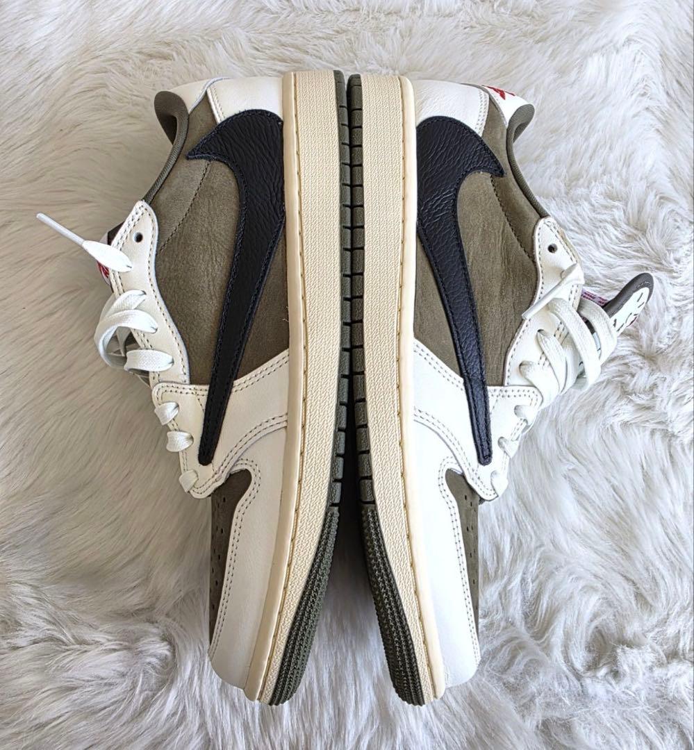 Travis Scott オリーブ