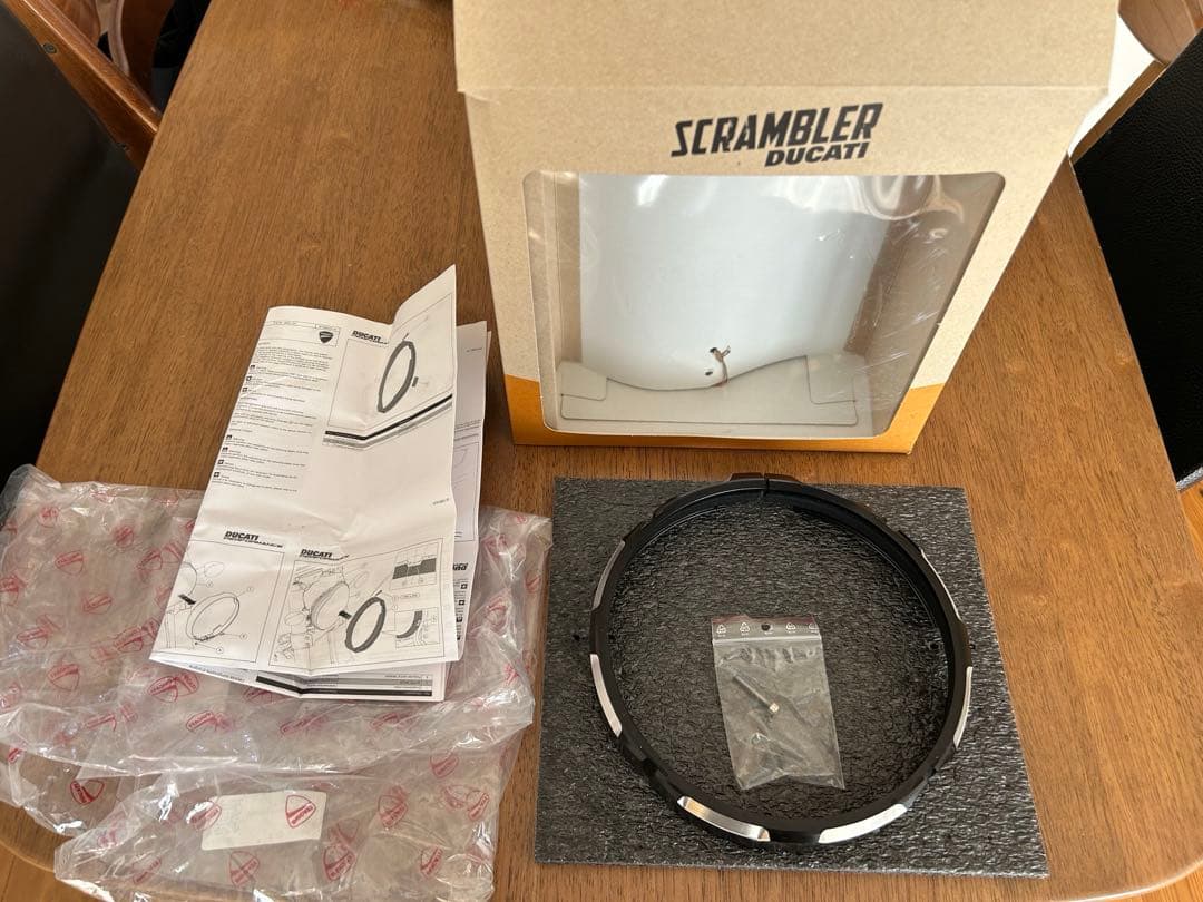 ドゥカティ　ビレットアルミヘッドライトトリム　97380231A