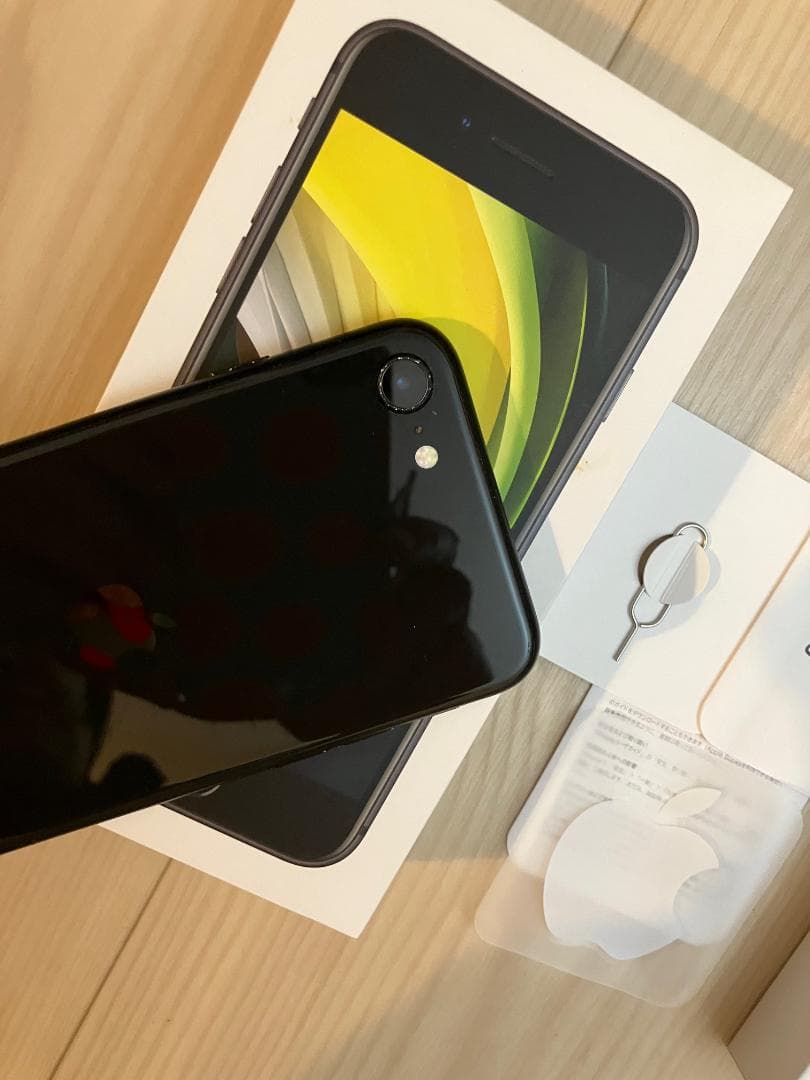 iPhoneSE 第2世代 64GB ブラック バッテリ最大84% SIMフリー