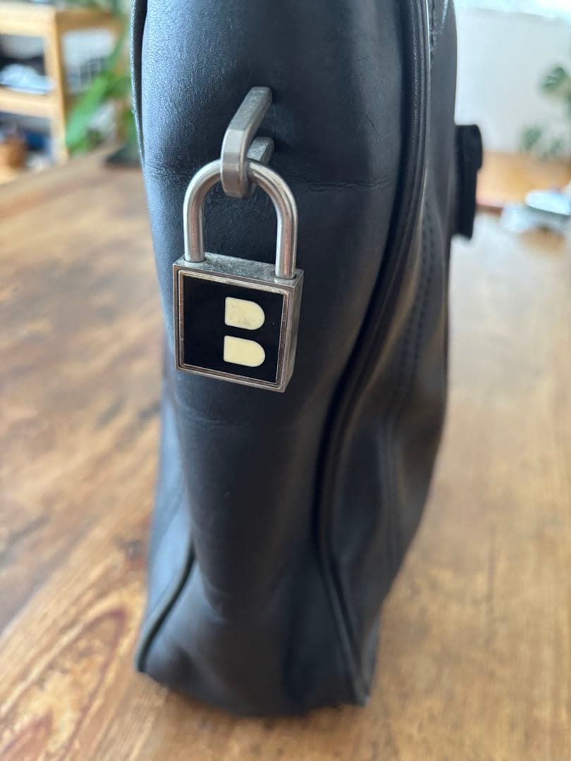 BALLY ビジネスバッグ 黒 レザー ストライプデザイン