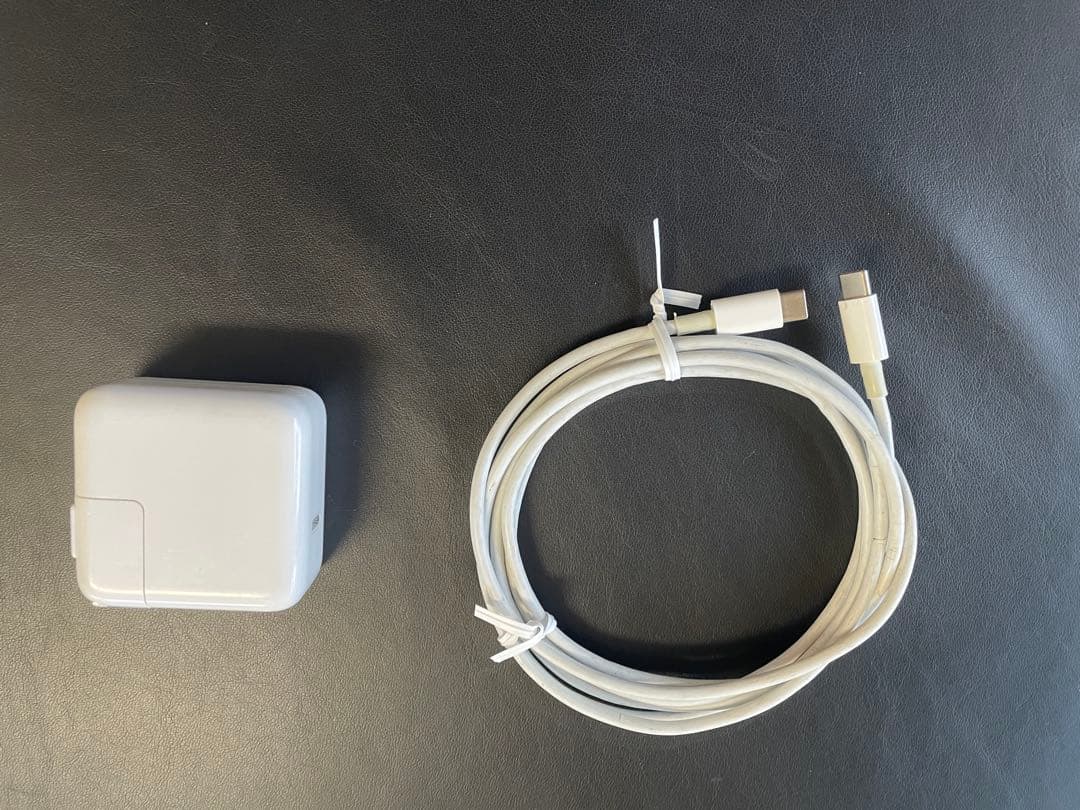 【ジャンク】ディスプレイ破損MacAir13インチM1 シルバー 本体 充電器付