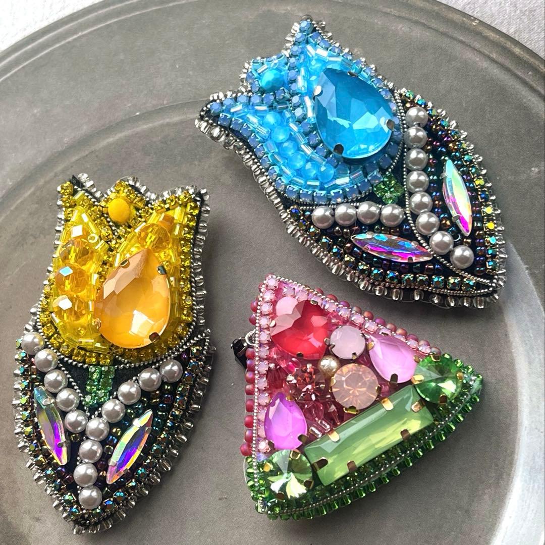 タケコブター ビーズ刺繍ブローチ ハンドメイドアクセサリー