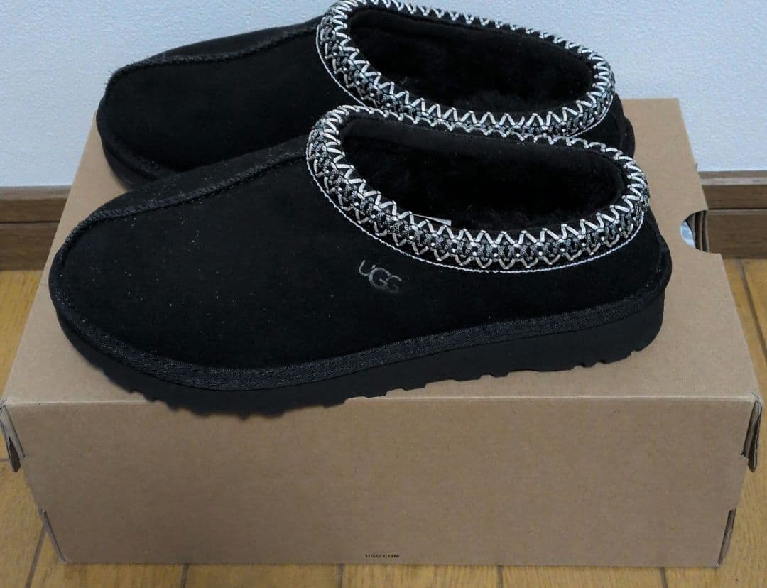 UGG アグ タスマン スリッポン ボア シープスキン ブラック 24cm