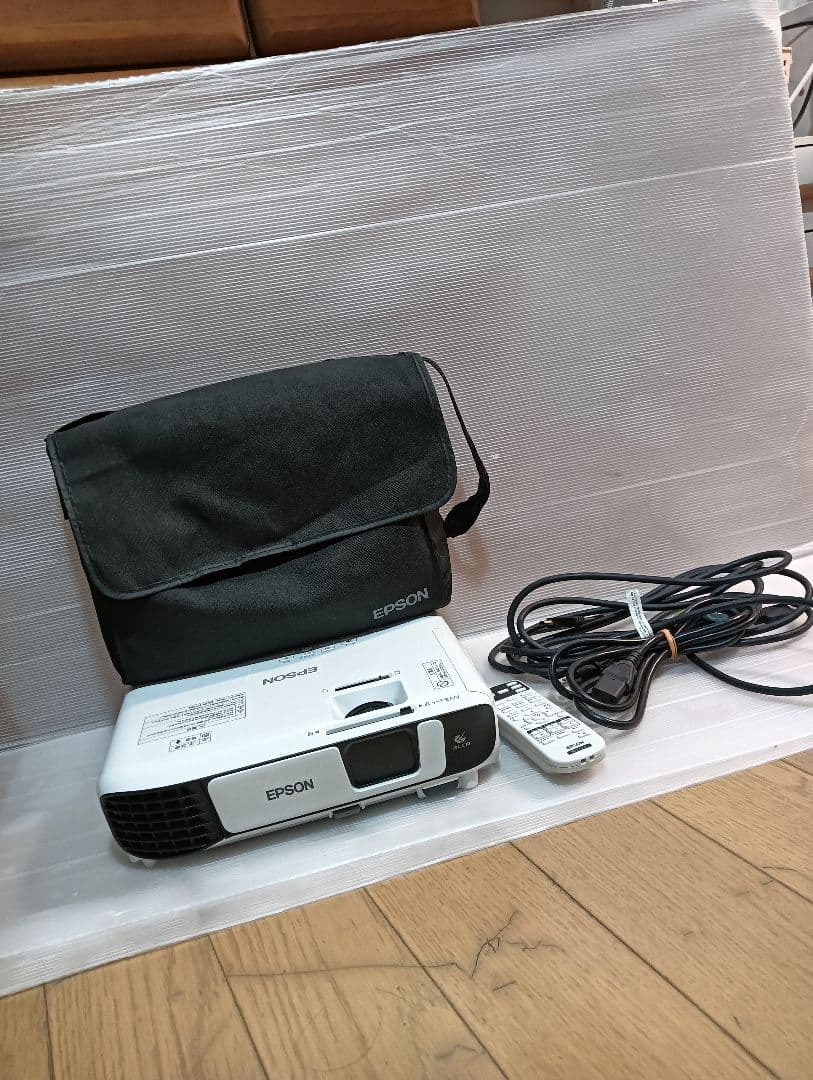 EPSON プロジェクター 本体 eb-w41　激安す！