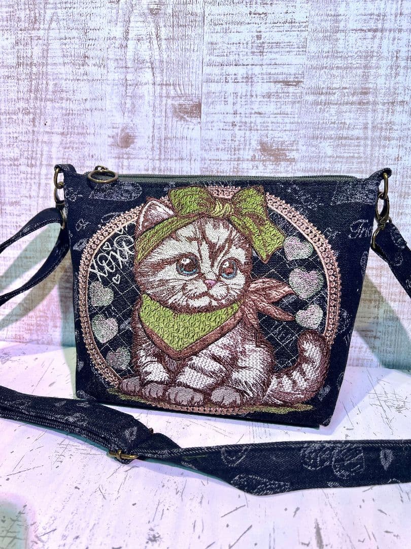 ブラックハート柄デニム♡刺繍のショルダーバッグ♡リボンとバンダナの猫ちゃん