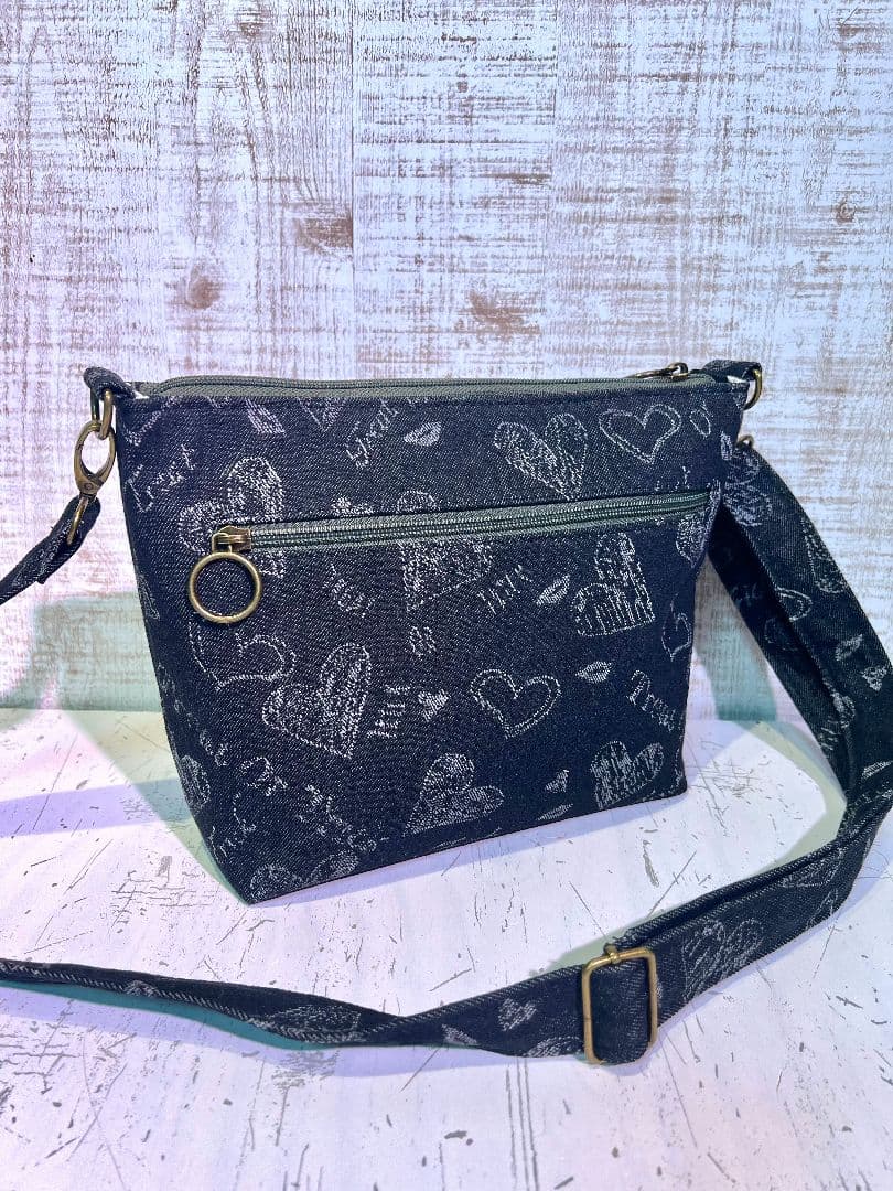 ブラックハート柄デニム♡刺繍のショルダーバッグ♡リボンとバンダナの猫ちゃん