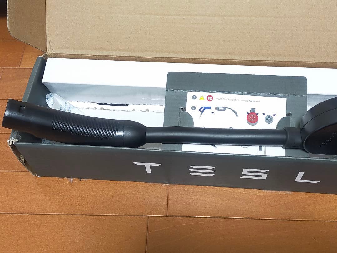 テスラ チャデモアダプター　TESLA CHADEMO