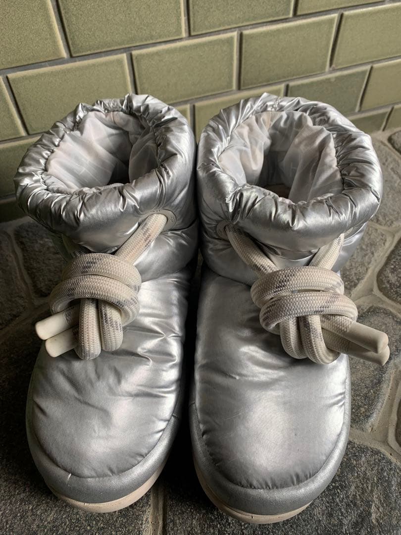 UGGシルバー ナイロン ムートンブーツ