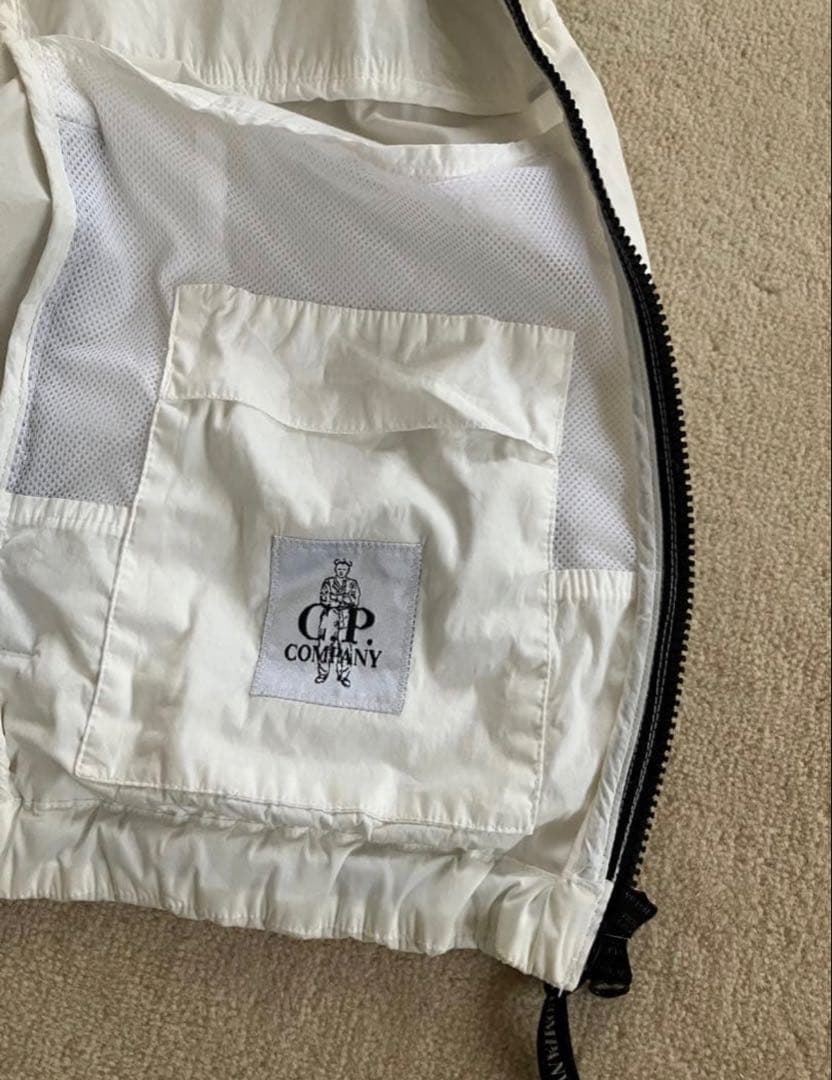 c.p company ナイロンシェルジャケット