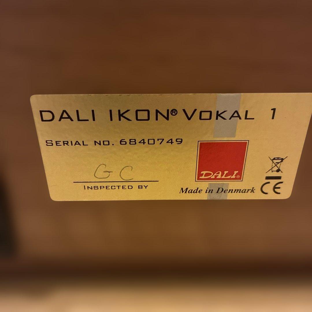 DALI IKON VOKAL 1 センタースピーカー 木目調 モダンデザイン
