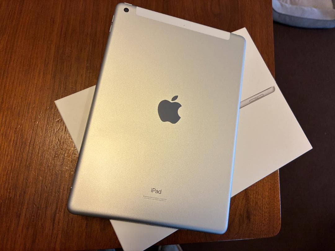 iPad (第9世代) Wi-Fi + Cellular 64GB シルバー