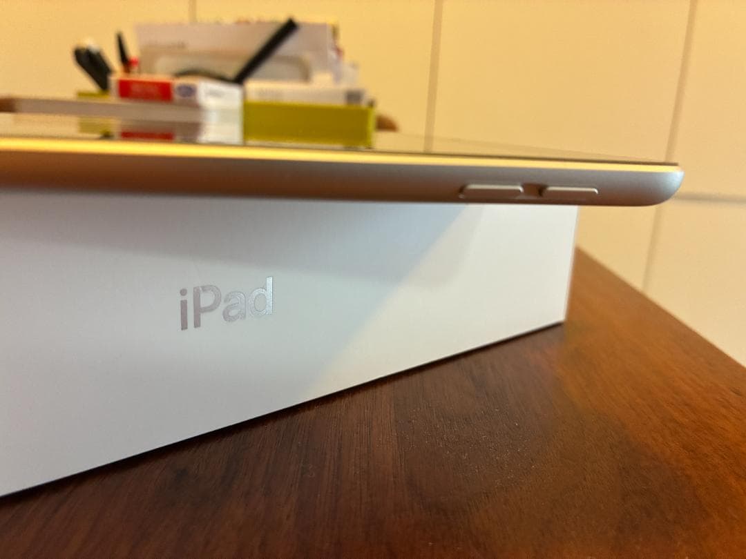 iPad (第9世代) Wi-Fi + Cellular 64GB シルバー