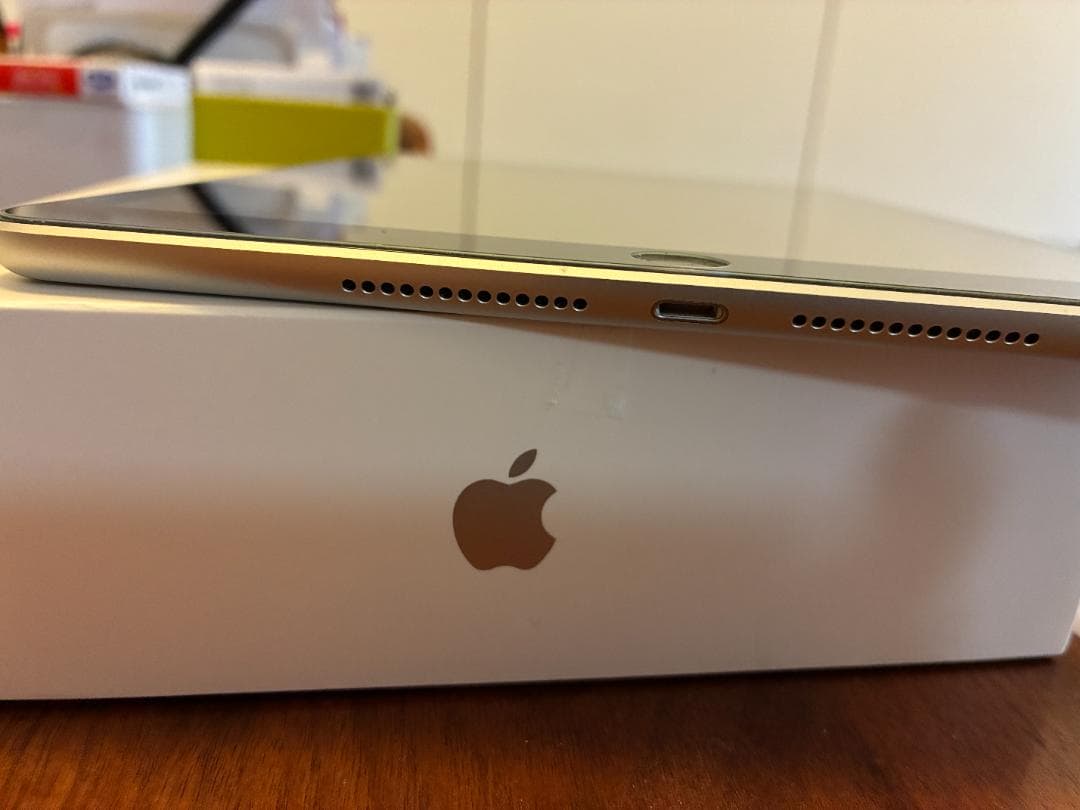 iPad (第9世代) Wi-Fi + Cellular 64GB シルバー