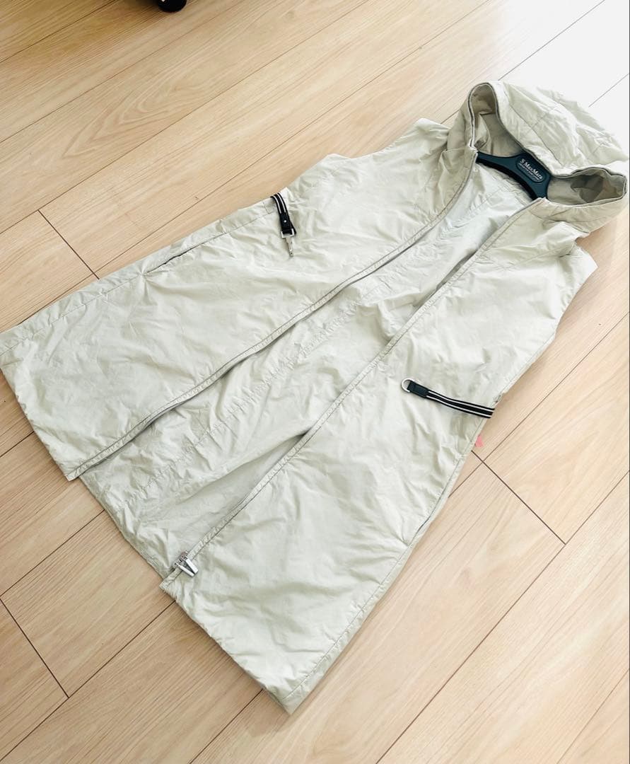 エスマックスマーラ‘SMaxMara☆フード付軽量ダウンロングベスト38ジレ薄手