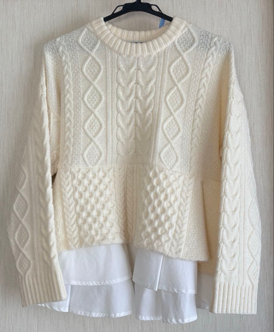 girlish ガーリッシュ　ぺプラムニット　ホワイト