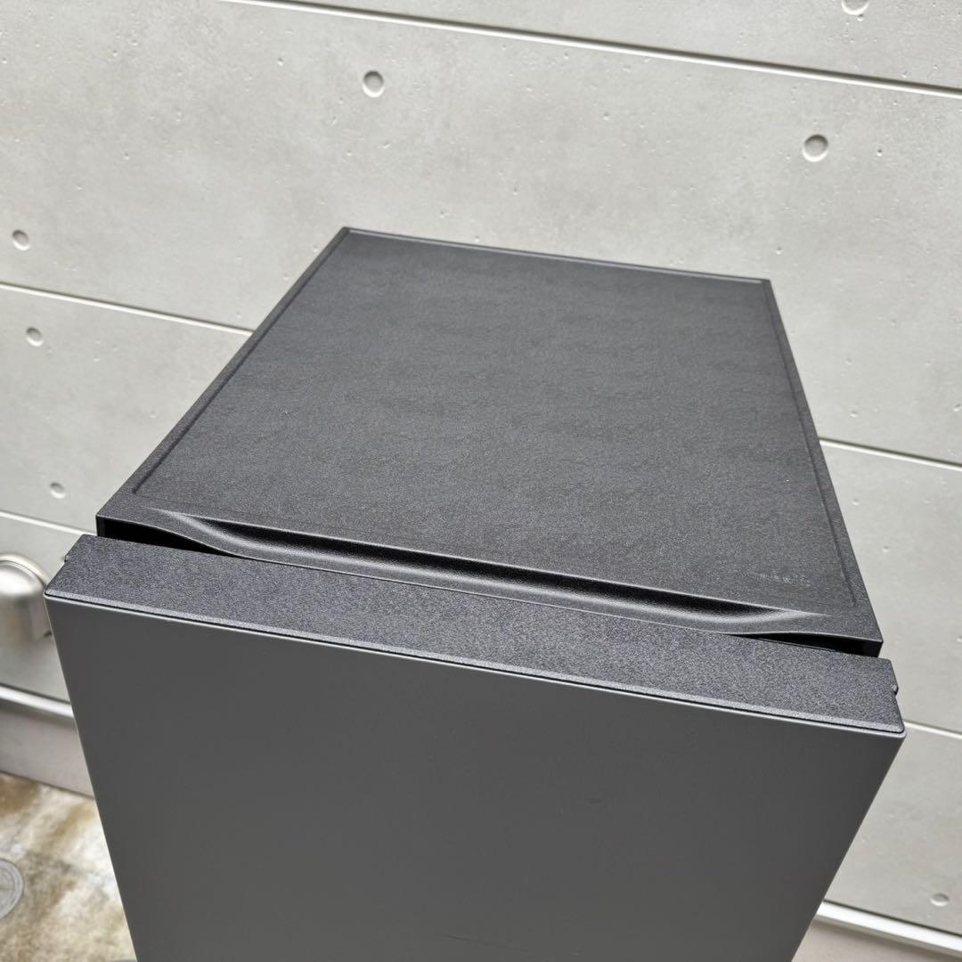 85⭐️2024年製美品★ハイアール　冷蔵庫　スリム　2ドア　マット　一人暮らし