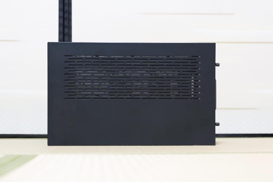 LIANLI O11 DYNAMIC RAZER EDITION ピラーレス