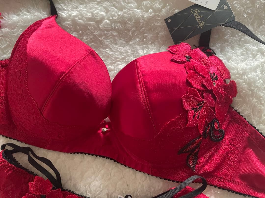 サルート E75/M 75G RE キューティーハニー