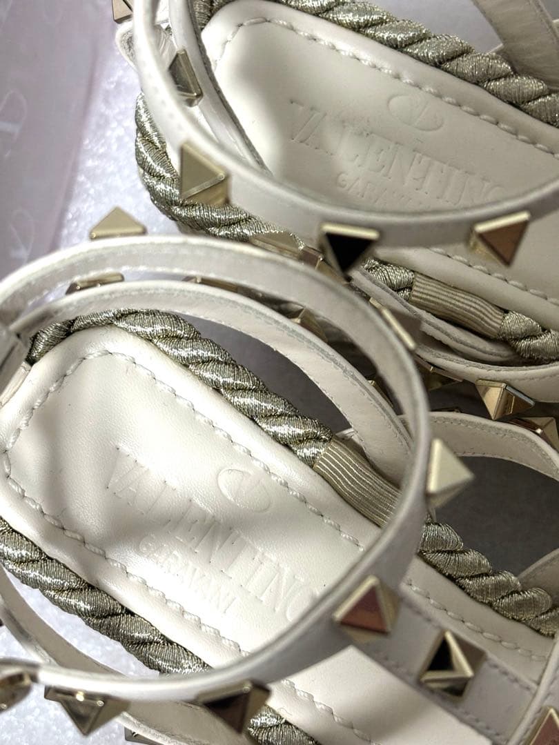 【新品未使用】VALENTINO ロックスタッズ カーフスキン ウェッジサンダル