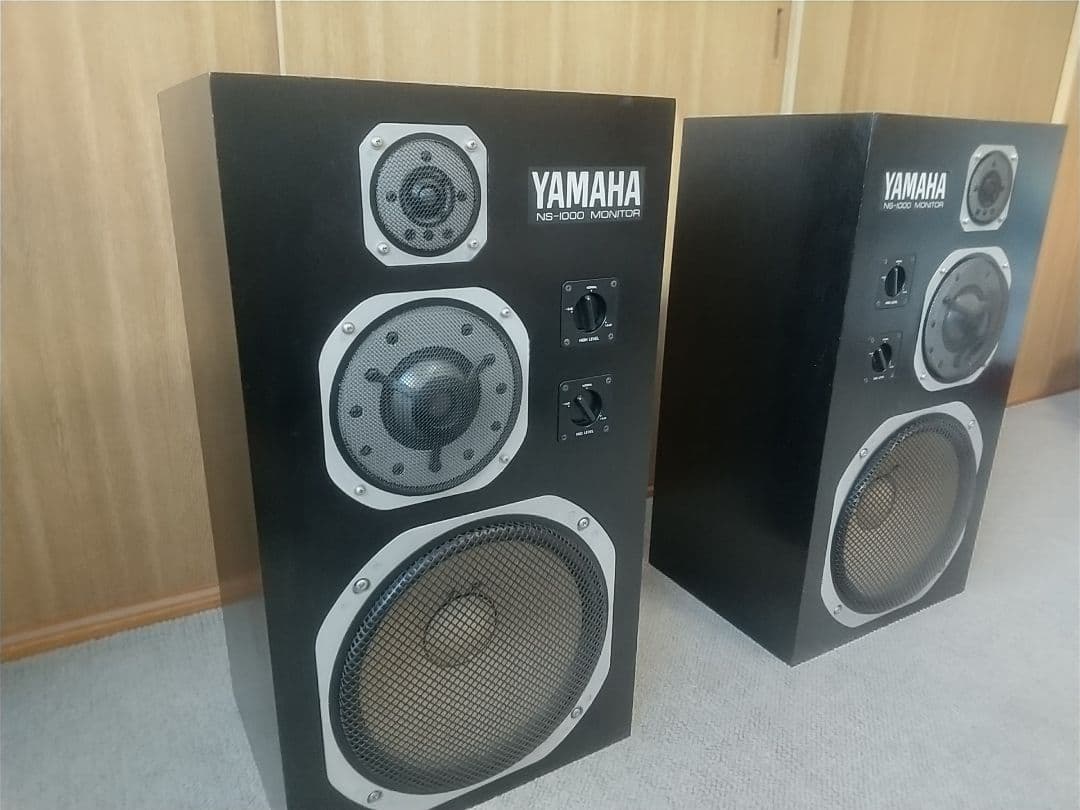 ①右(R) YAMAHA NS-1000M モニタースピーカー