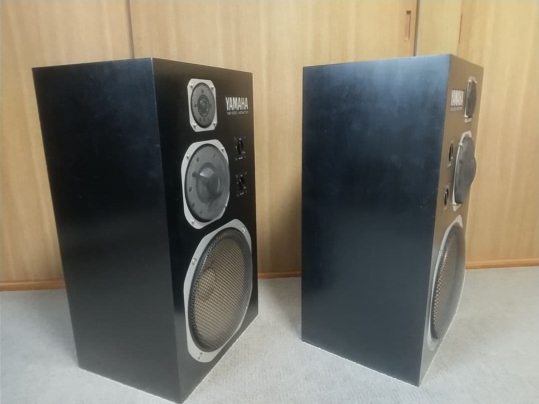①右(R) YAMAHA NS-1000M モニタースピーカー