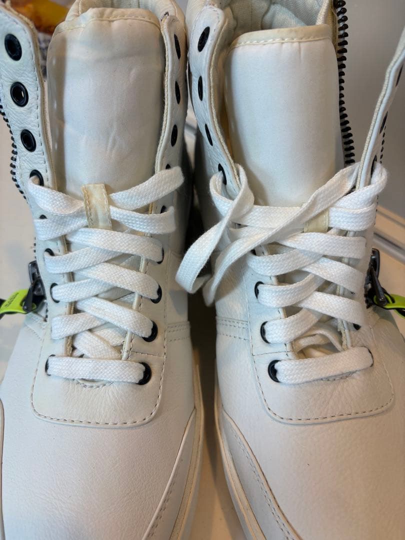 DIESEL ホワイトハイカットスニーカー