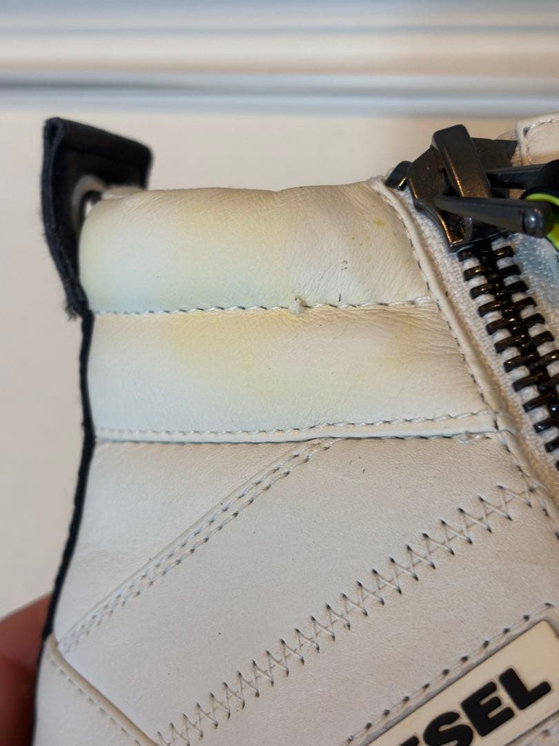 DIESEL ホワイトハイカットスニーカー