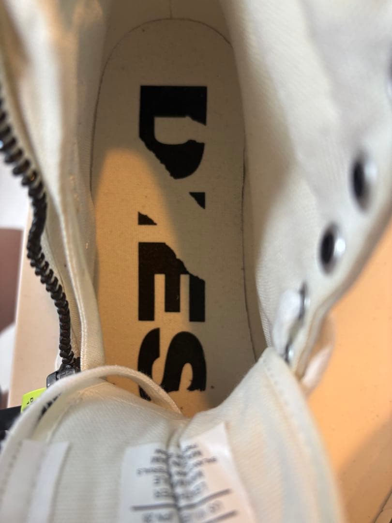 DIESEL ホワイトハイカットスニーカー