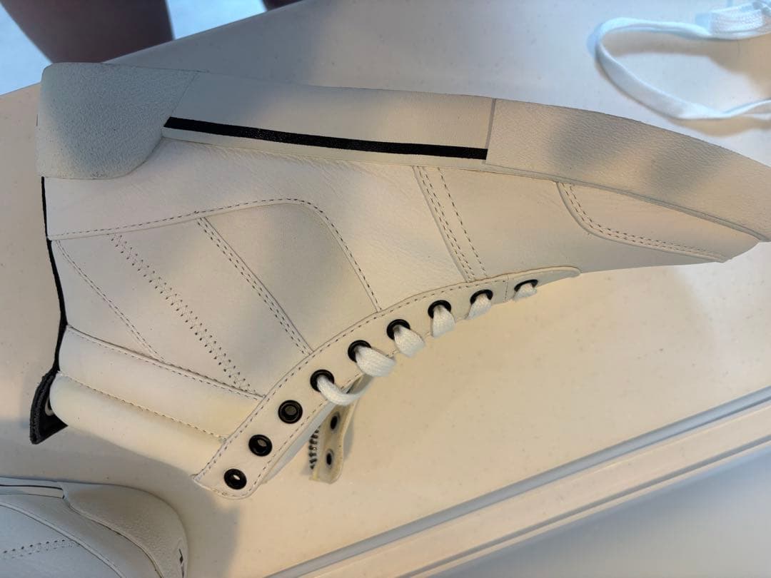 DIESEL ホワイトハイカットスニーカー