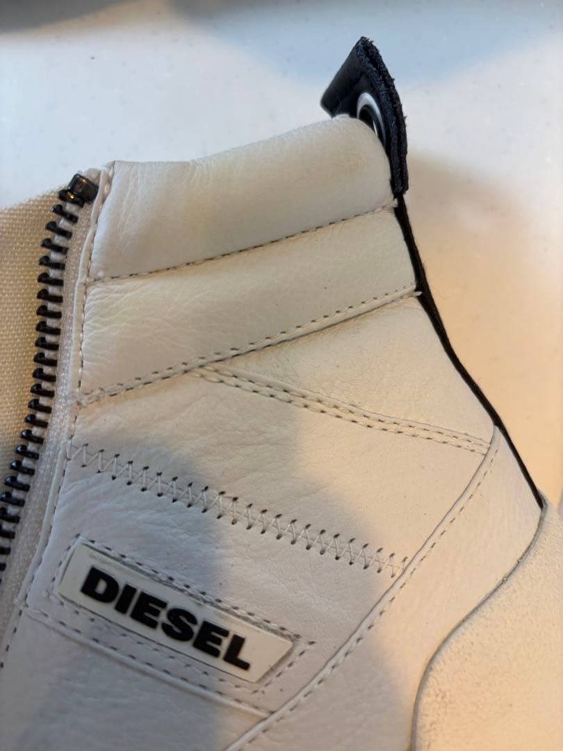 DIESEL ホワイトハイカットスニーカー