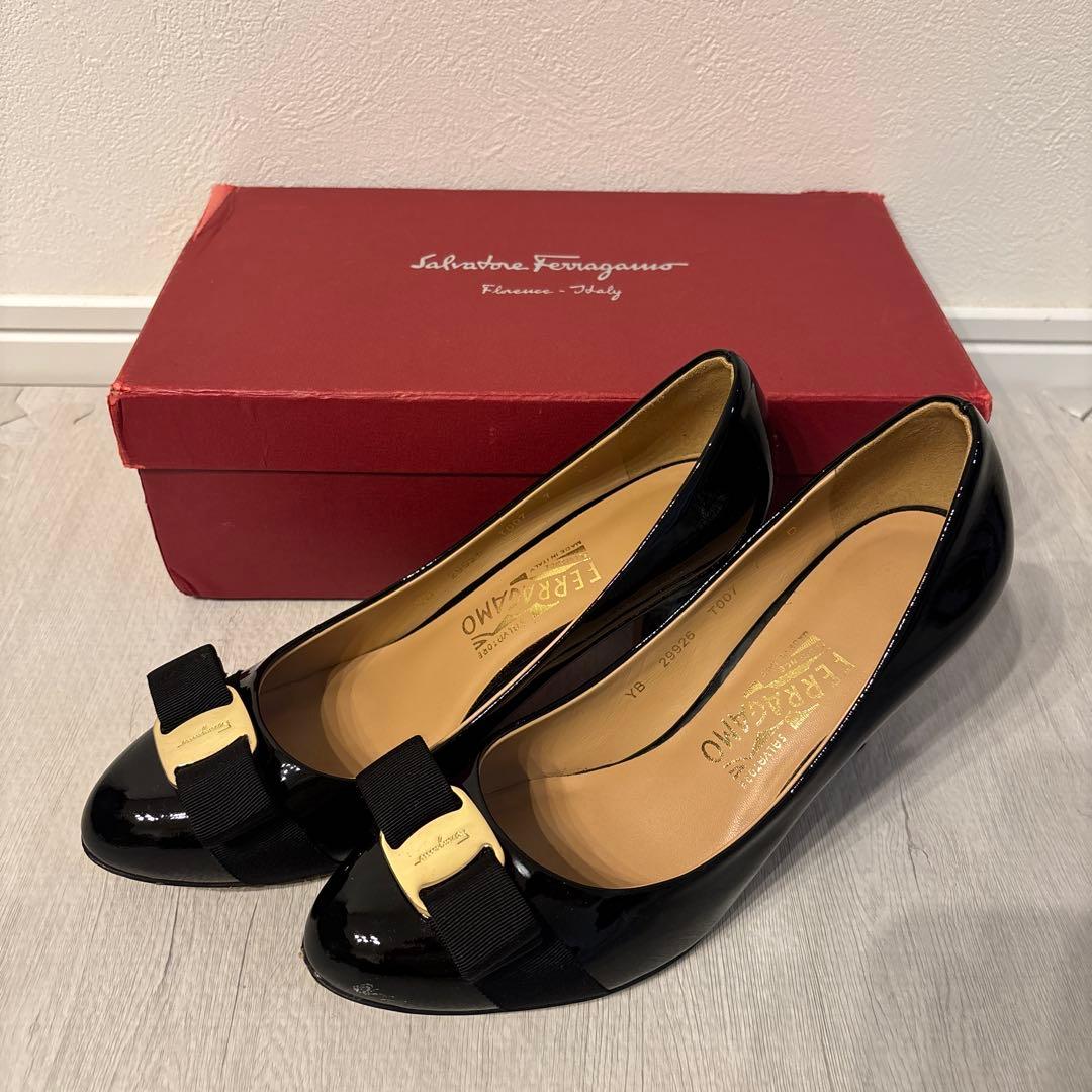 【Salvatore Ferragamo】ブラックパンプス