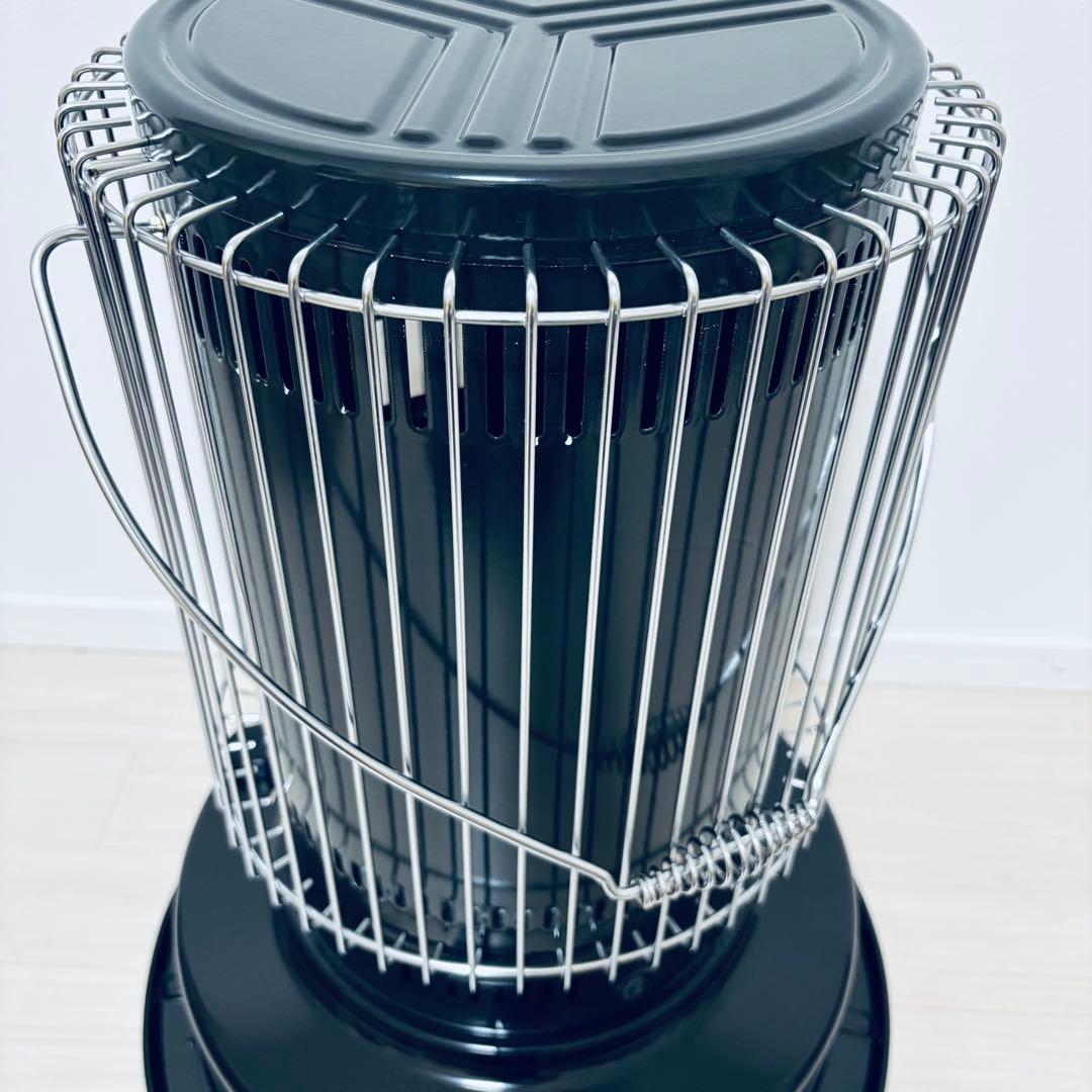 【極美品】2023年製　トヨトミ　対流形石油ストーブ　KS-67H ブラック　黒