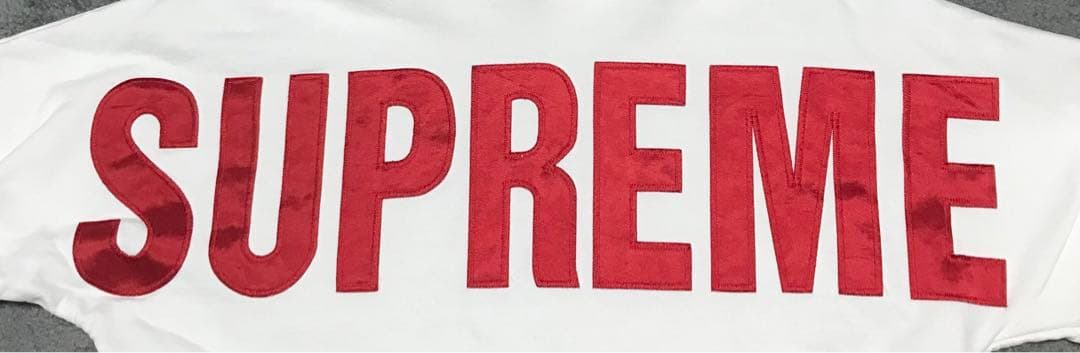 本日限定価格　supreme ロゴパーカー