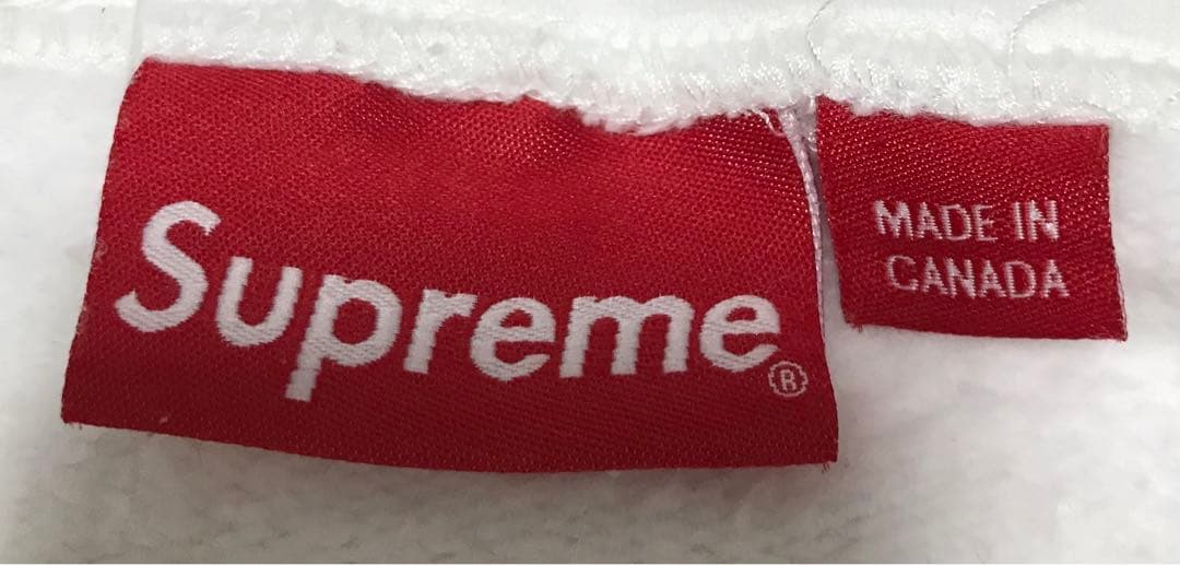 本日限定価格　supreme ロゴパーカー