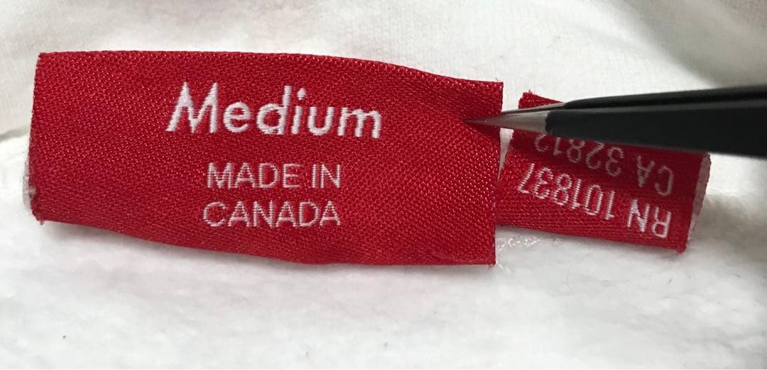 本日限定価格　supreme ロゴパーカー