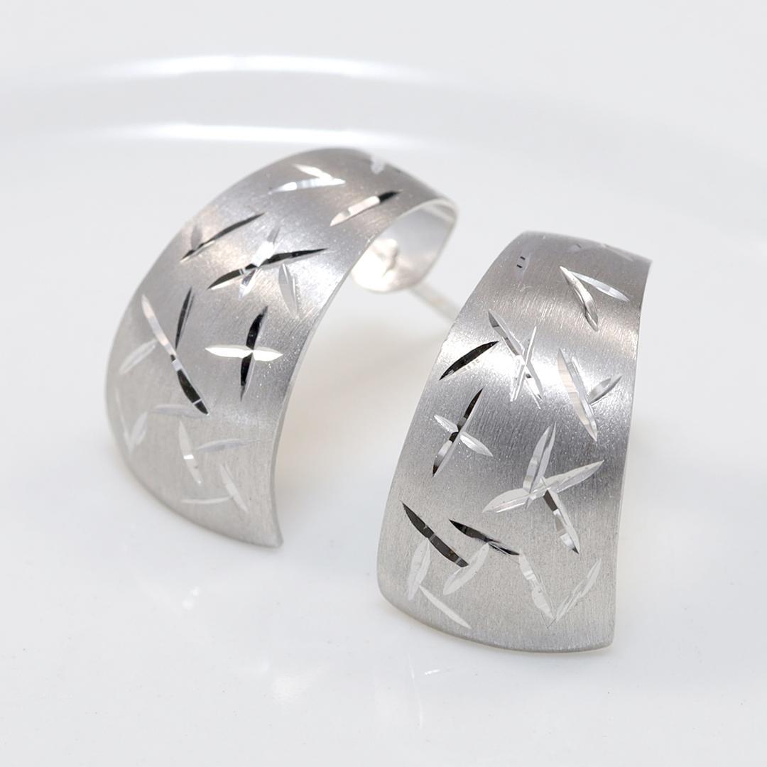 ウノアエレ つや消しイタリアンカッティングデザインピアス K18WG