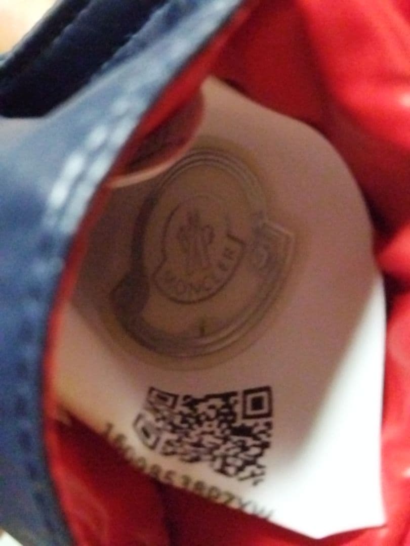 MONCLER ケース レッド　非売品